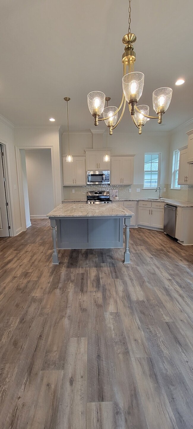 Building Photo - 204 Bennington Ln