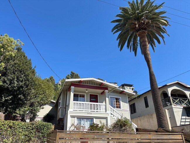 Primary Photo - Serene 3bed /2 Bath Craftsman in Heart of ...