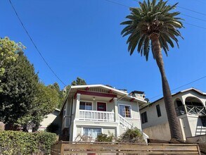Building Photo - Serene 3bed /2 Bath Craftsman in Heart of ...