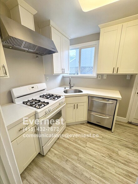Building Photo - 924 Allerton St