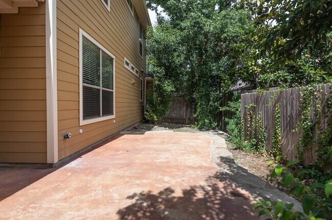 Building Photo - 6708 Menchaca Rd