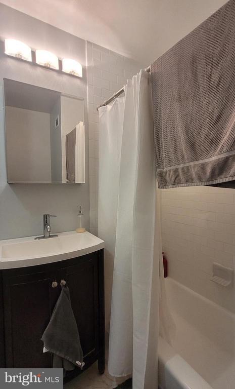 Building Photo - 135 S 19th St