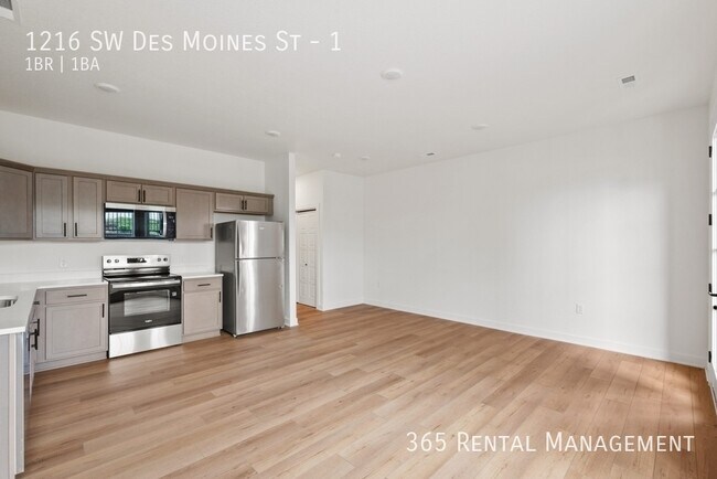 Building Photo - 1216 SW Des Moines St