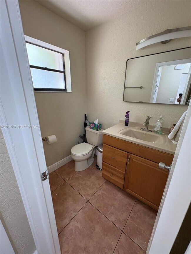 Building Photo - 8905 NW 38th Dr
