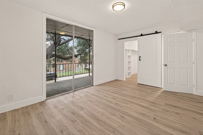 Building Photo - 3300 Yorktown St