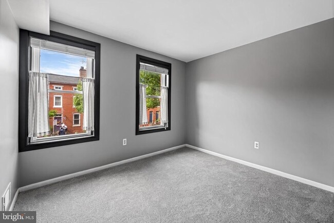 Building Photo - 747 McHenry St