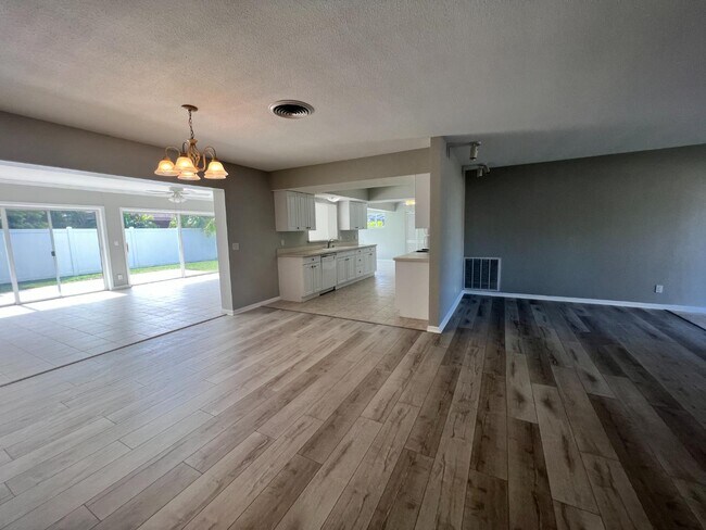 Building Photo - 4220 49th Ave S