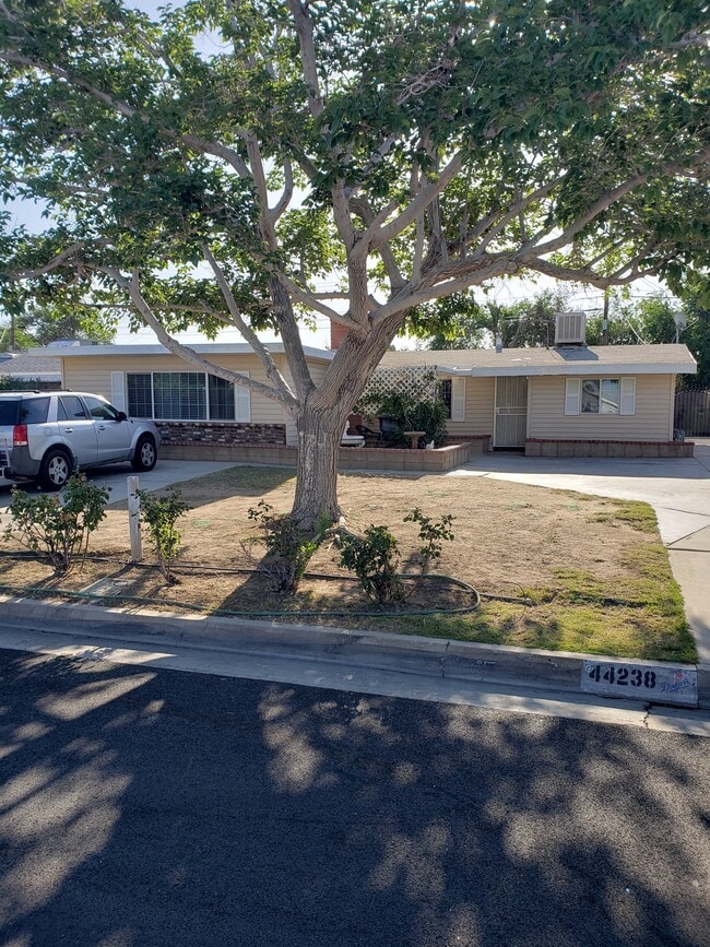 Building Photo - 44238 Carolside Ave