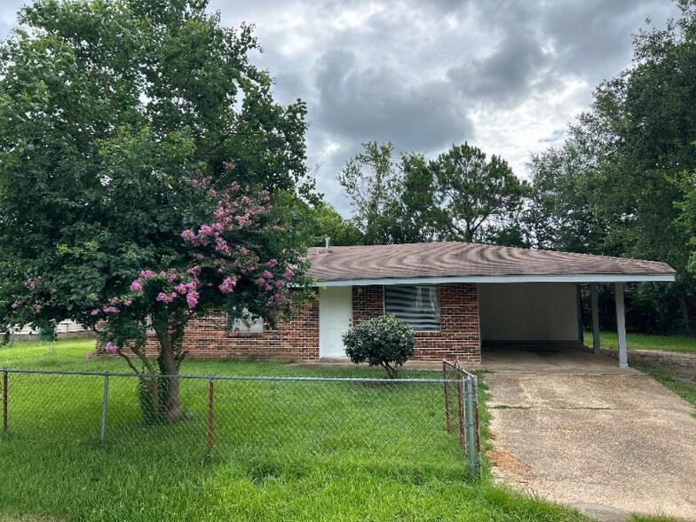 Building Photo - 11090 Beverly Rd