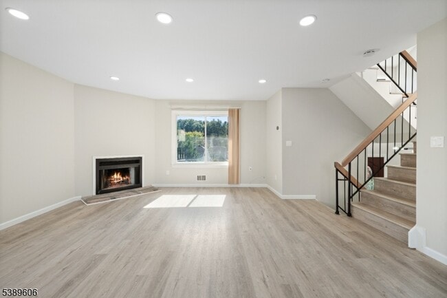 Building Photo - 160 Goldmine Ln