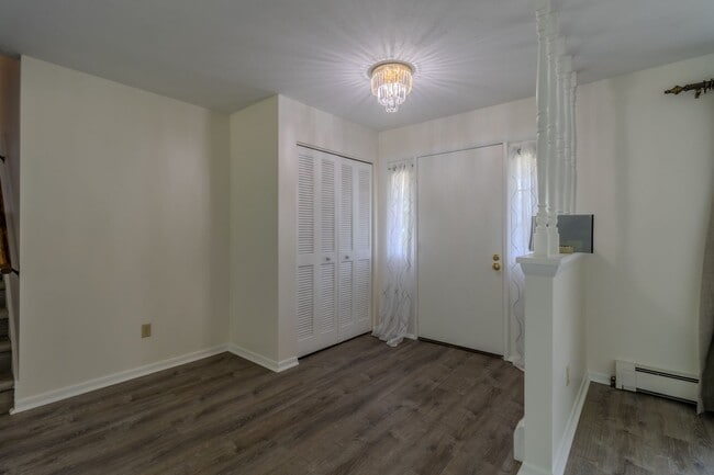 Building Photo - Price Improvement! Sweet Serene Silver Lake