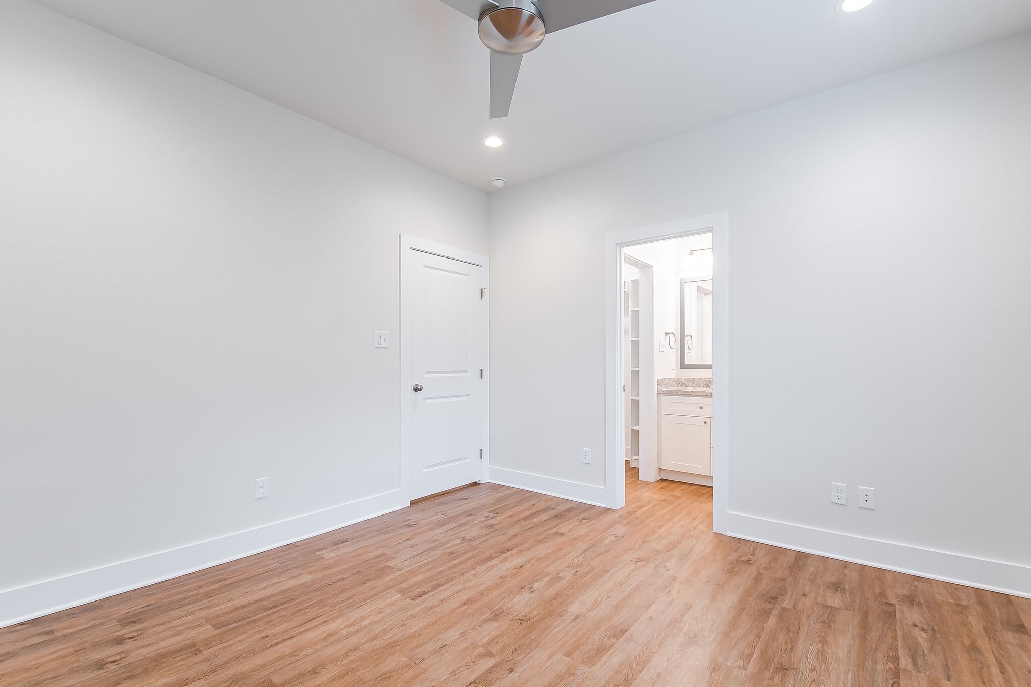 Building Photo - 511 Dominik Dr