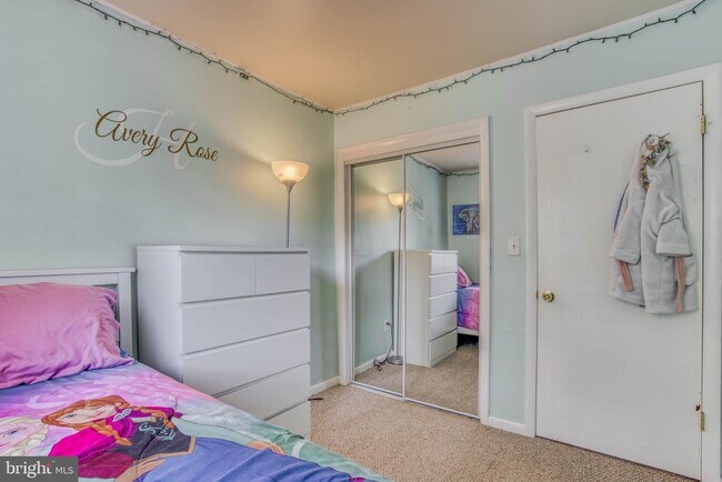 Building Photo - 9909 Maidbrook Rd