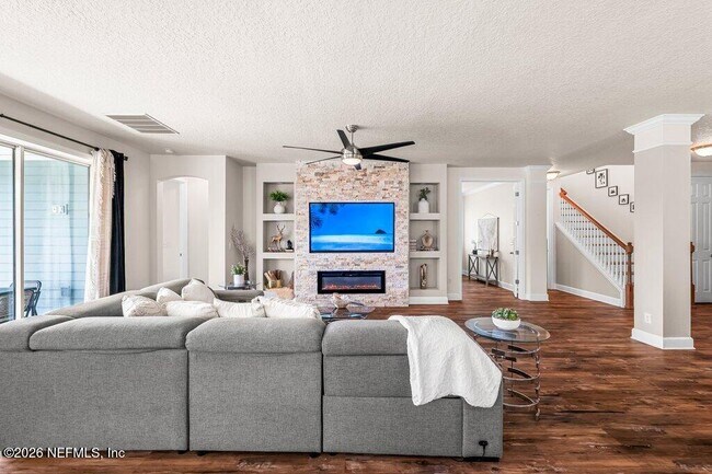 Building Photo - 131 Paradise Valley Dr