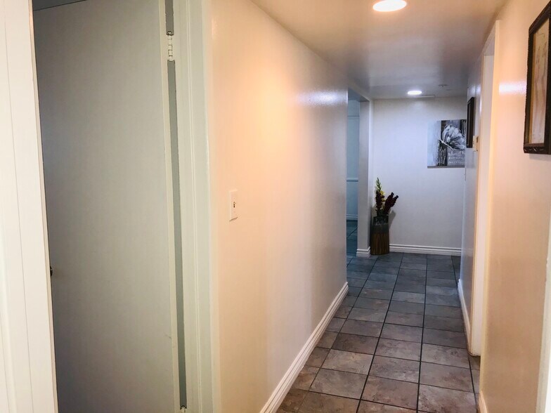 Hallway - 324 E Spruce Ave
