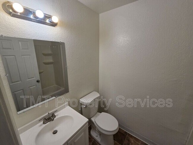 Building Photo - 228 McFarland St