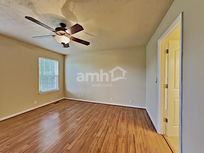 Building Photo - 2926 Windemere Dr