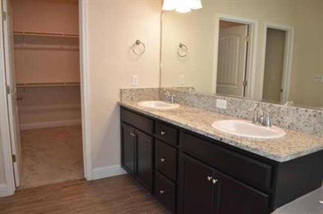 Building Photo - 2430 Quesada Dr