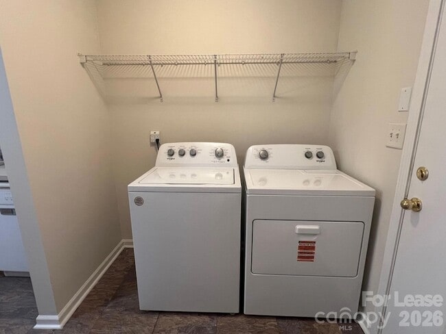 Building Photo - 176 English Hills Dr