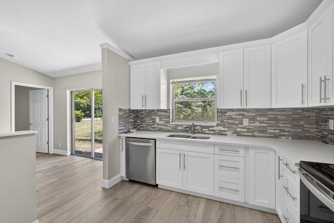 Primary Photo - 16971 Mayfair Dr E