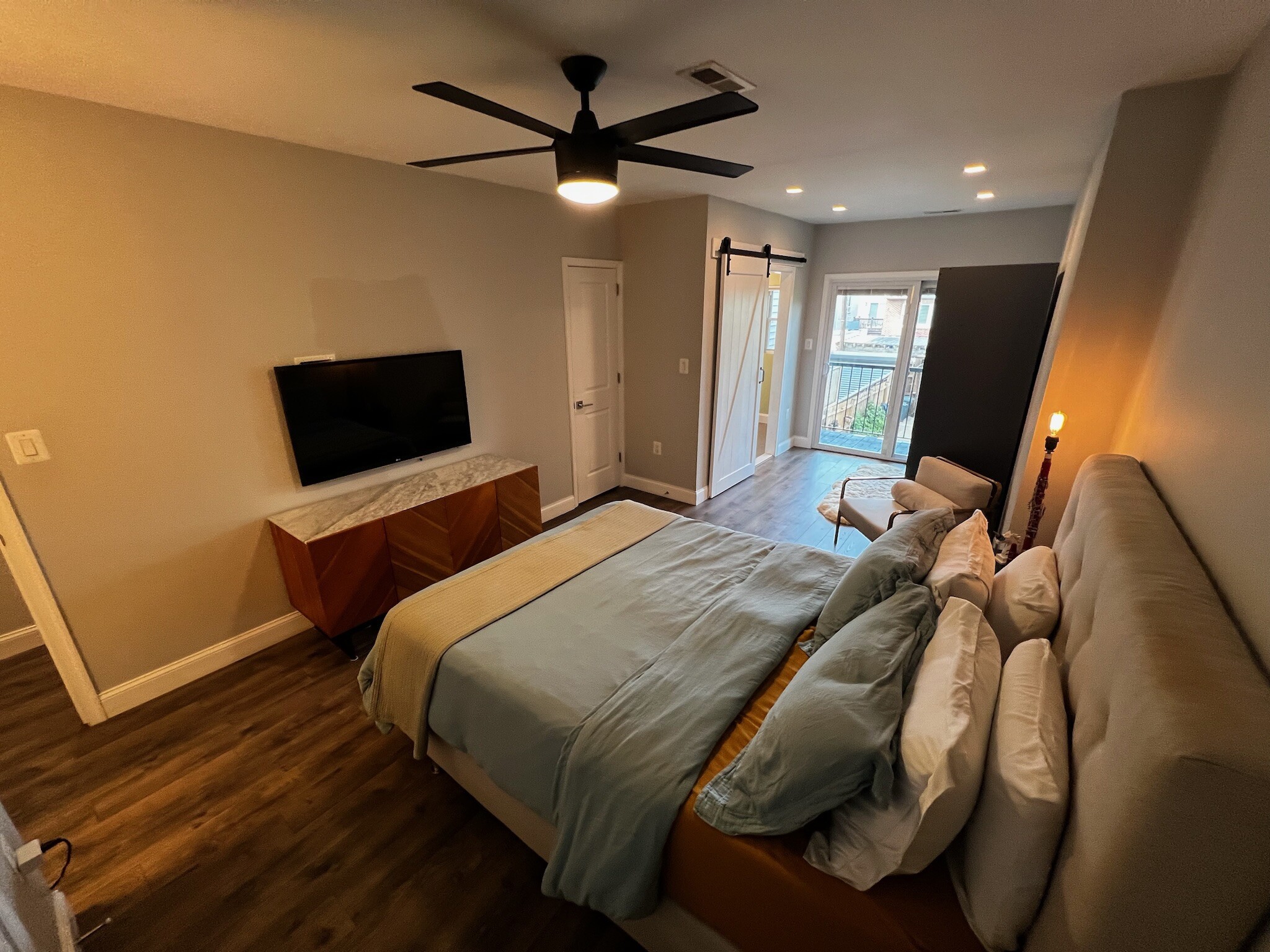 Primary Bedroom - 435 Ridge St NW
