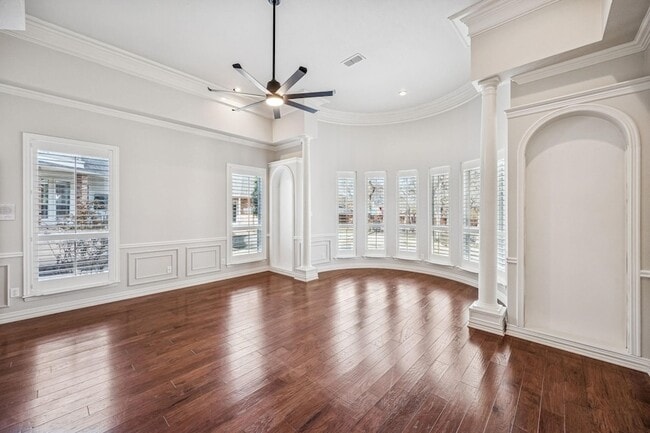 Building Photo - 2900 Creekview Dr