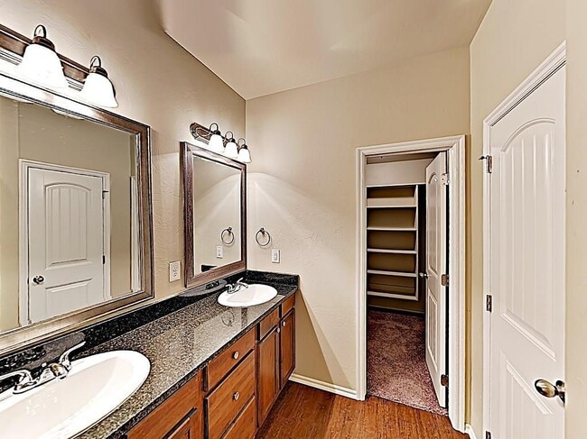 Building Photo - 4704 River Mesa Dr
