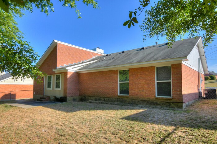 Building Photo - 3459 Linderwood Dr