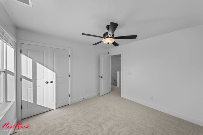 Building Photo - 1037 E Malibu Ln