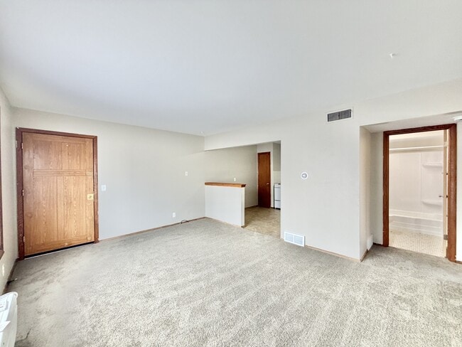 Building Photo - 1320 N Randall Ave