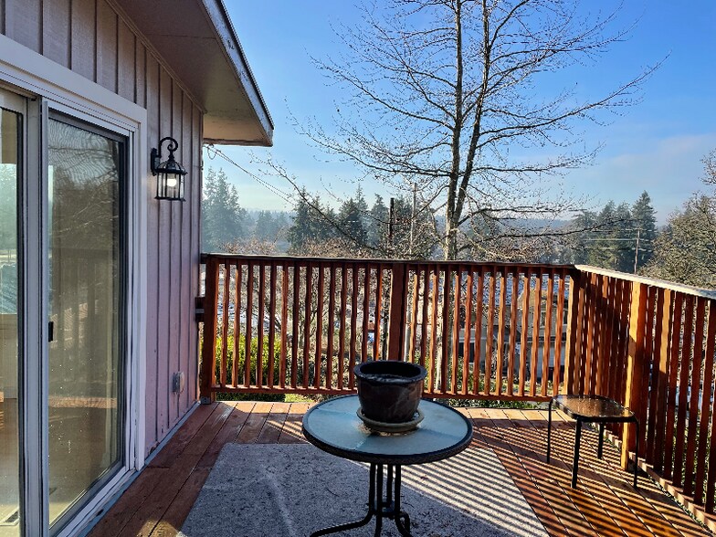 Building Photo - 129 126th St E