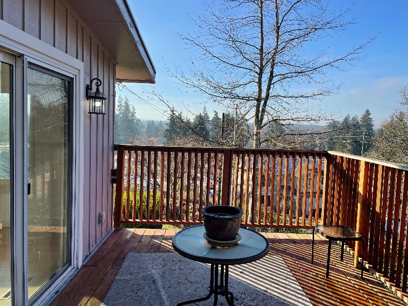 Building Photo - 129 126th St E