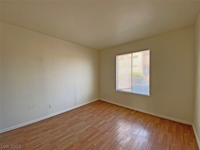 Building Photo - 7300 W Pirates Cove Rd