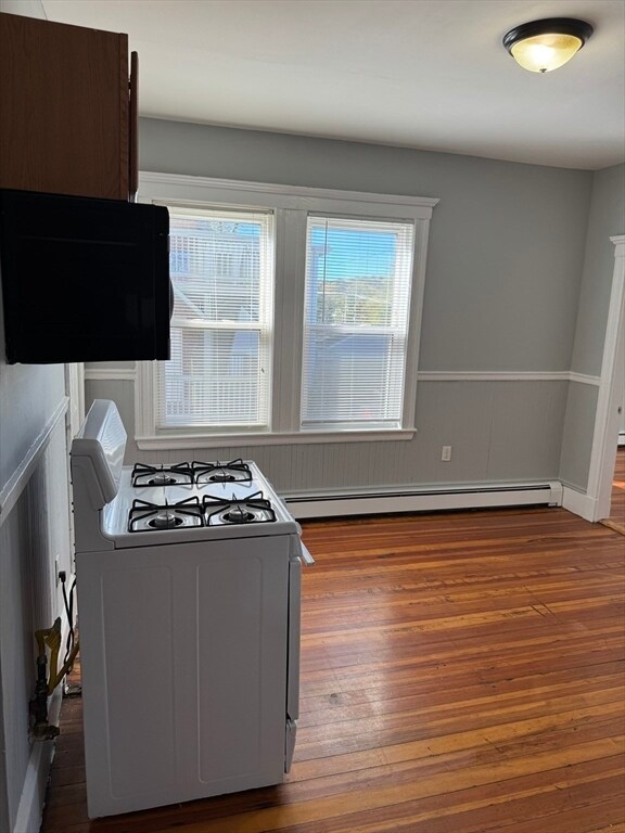 Building Photo - 129 S Elm St
