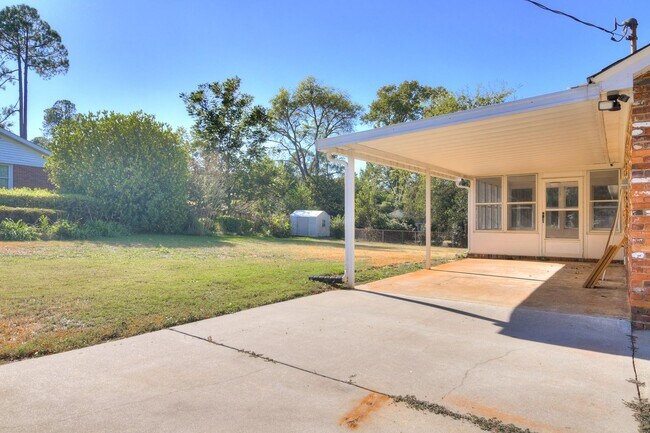 Building Photo - Southern Charm Brick Ranch Home