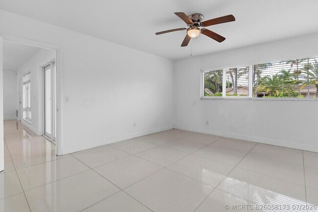 Building Photo - 2910 NE 40th Ct