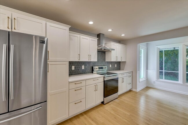 Building Photo - 2111 Huron Dr
