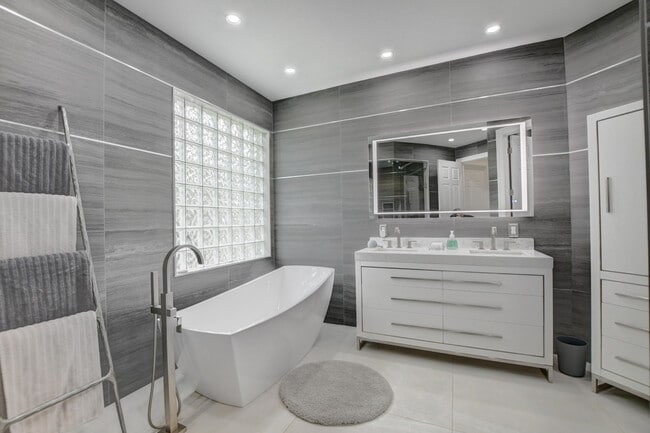 Building Photo - 19211 N Creekshore Ct