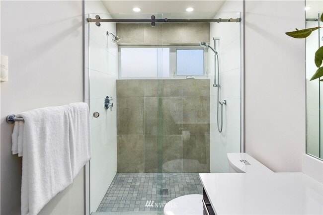 Building Photo - Modern & Chic Ballard Stand-Alone Home Nea...