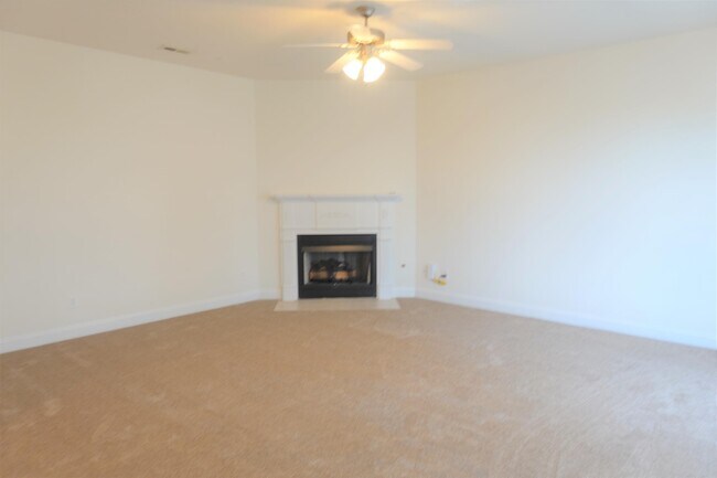 Building Photo - 445 Melbourne Ln