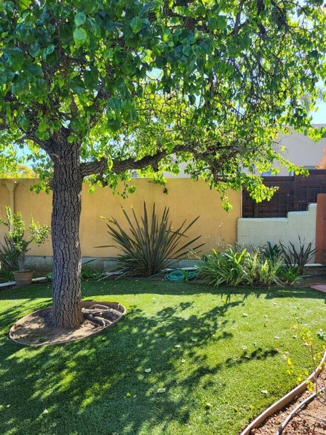 Building Photo - Beautiful Mission Hills Historical Home