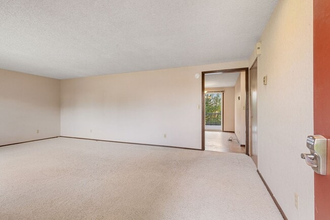 Building Photo - 9 Big Horn Dr