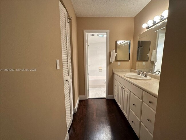 Building Photo - 5961 N Falls Cir Dr