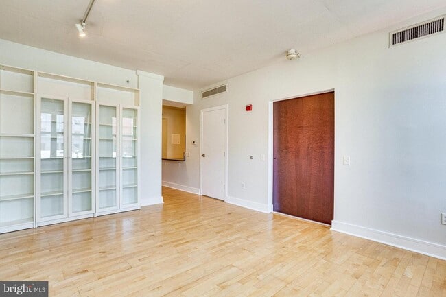 Building Photo - 809 6th St NW