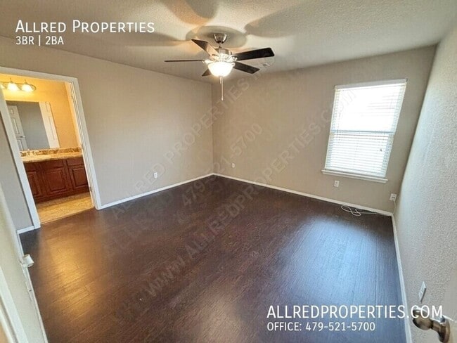 Building Photo - HOLIDAY MOVE IN SPECIAL!! Single Family Ho...