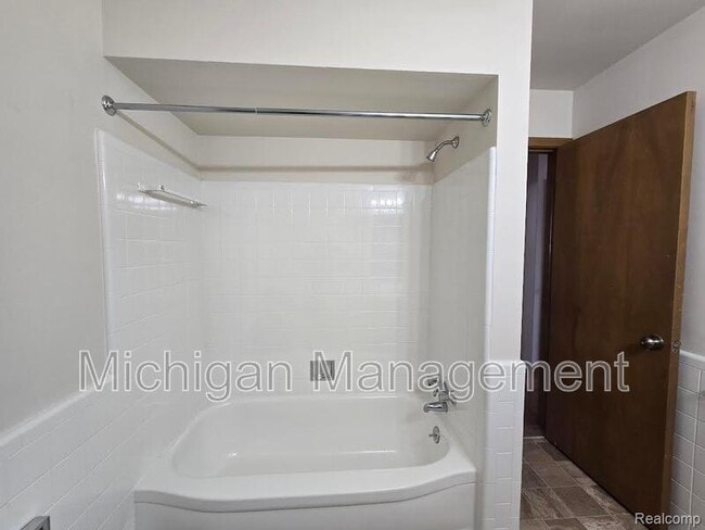 Building Photo - 20231 Kelly Rd