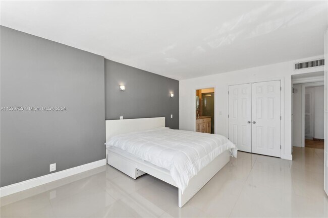 Building Photo - 9511 Collins Ave