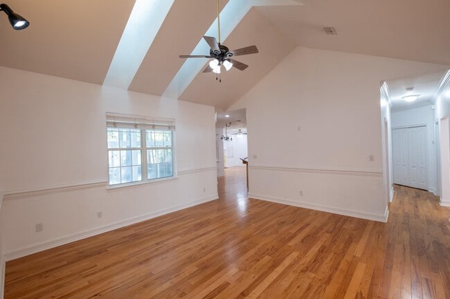 Building Photo - 3510 Gardenview Way