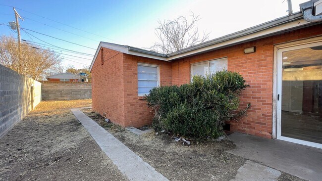 Building Photo - Your Perfect Ranch-Style Retreat – Big Spring’s Best-Kept Secret!