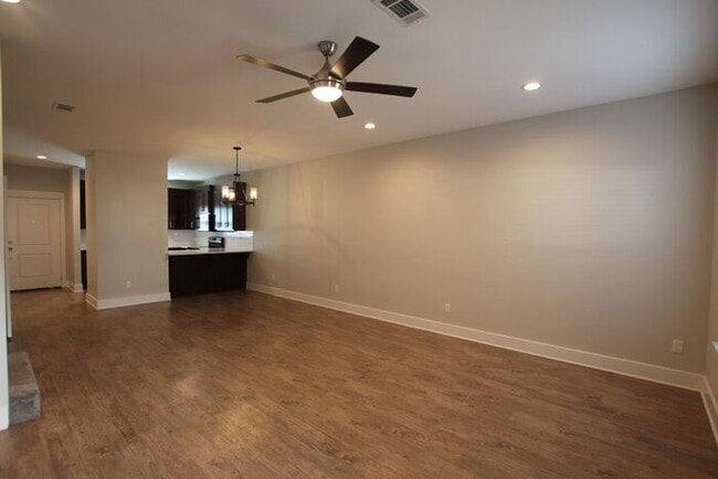 Building Photo - Coming Soon! 2 Bedroom 2.5 Bath Townhome a...